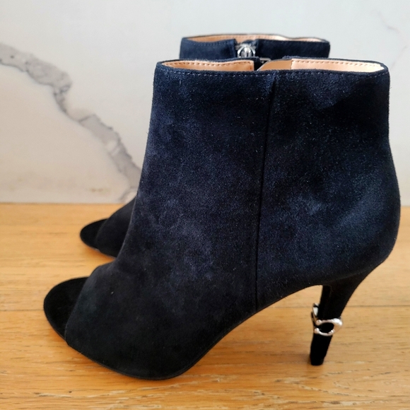 Coach Suede Black Bootie Size 6. - Picture 4 of 4